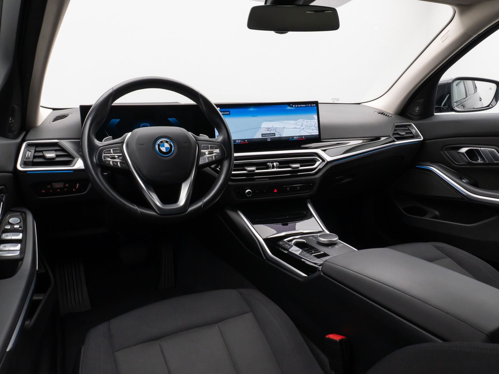 Fahrzeugabbildung BMW 330e Kamera HUD DAB H/K Stop&Go AHK Komfort LED