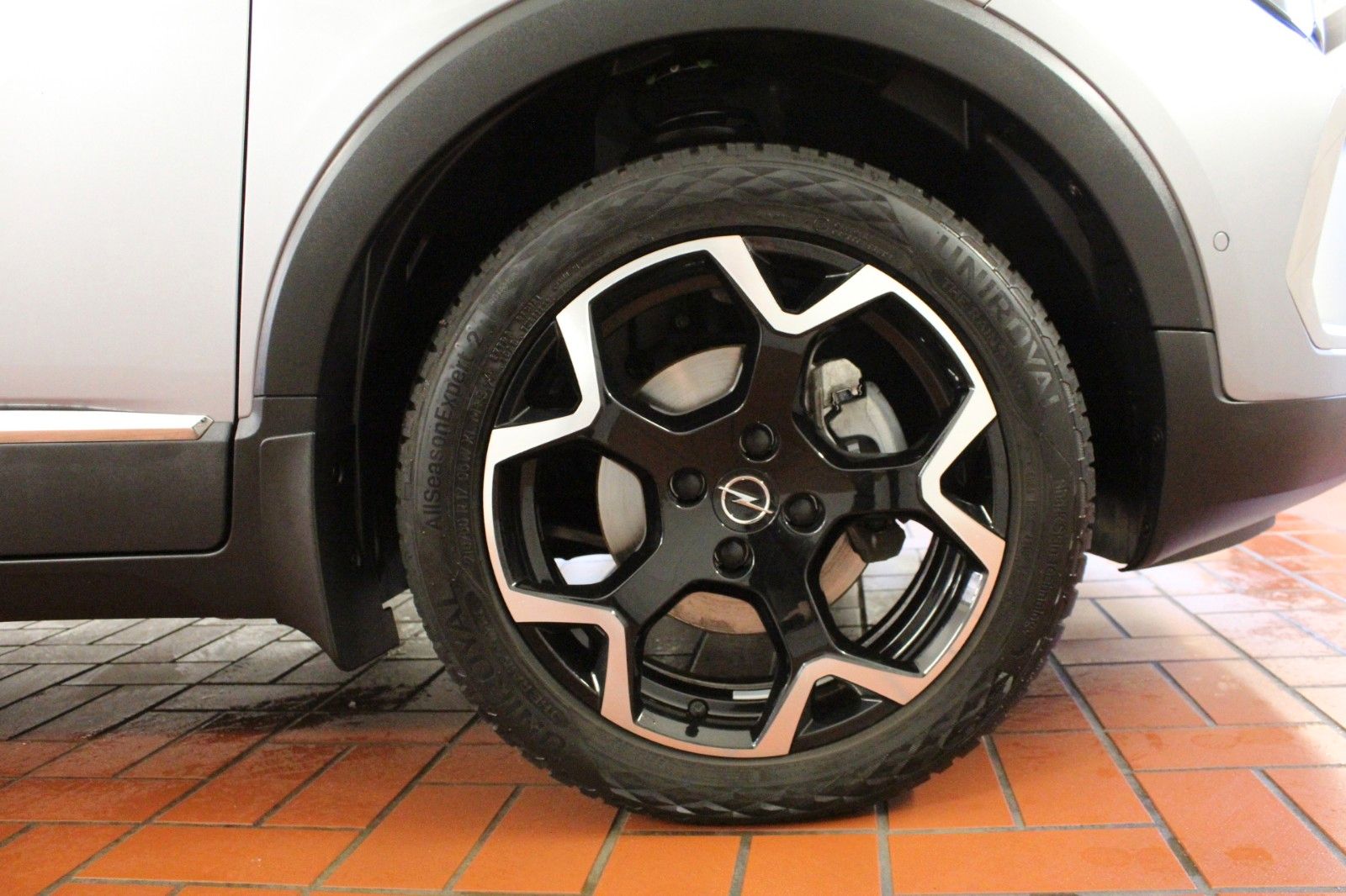 Fahrzeugabbildung Opel Crossland Ultimate 1.2 Turbo