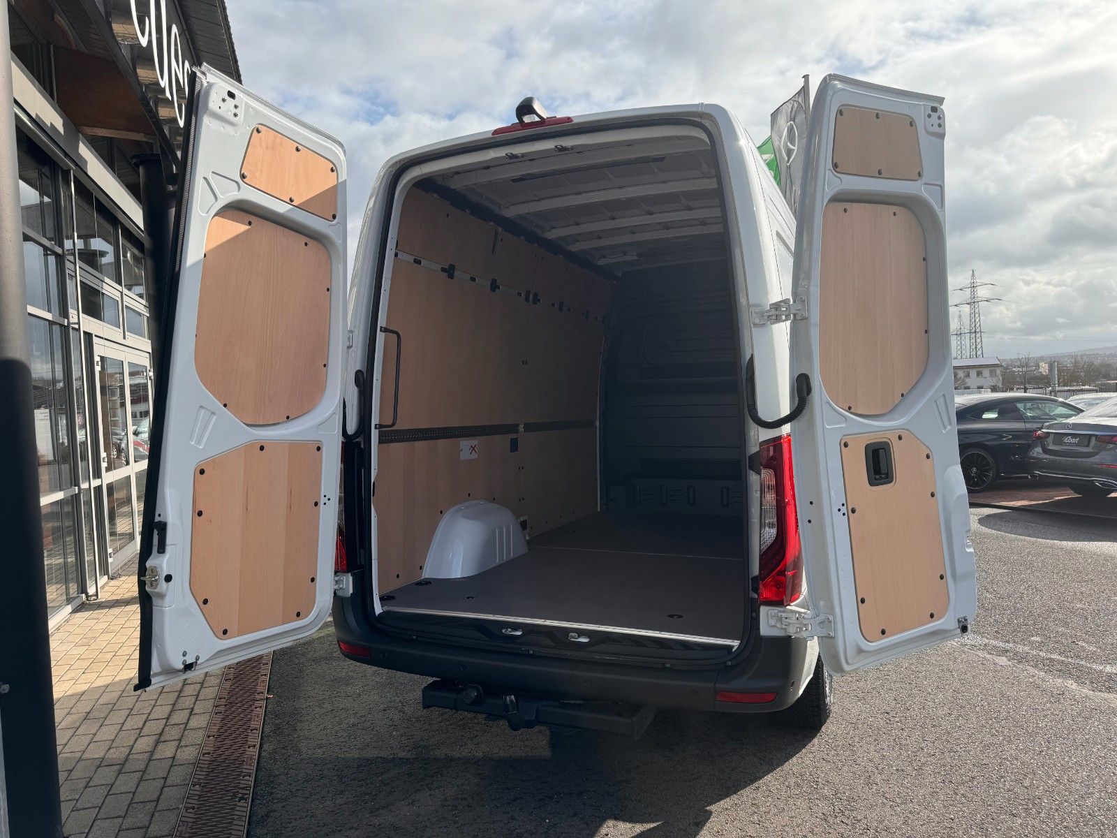 Fahrzeugabbildung Mercedes-Benz Sprinter 317 CDI 3665 9G DISTRONIC AHK