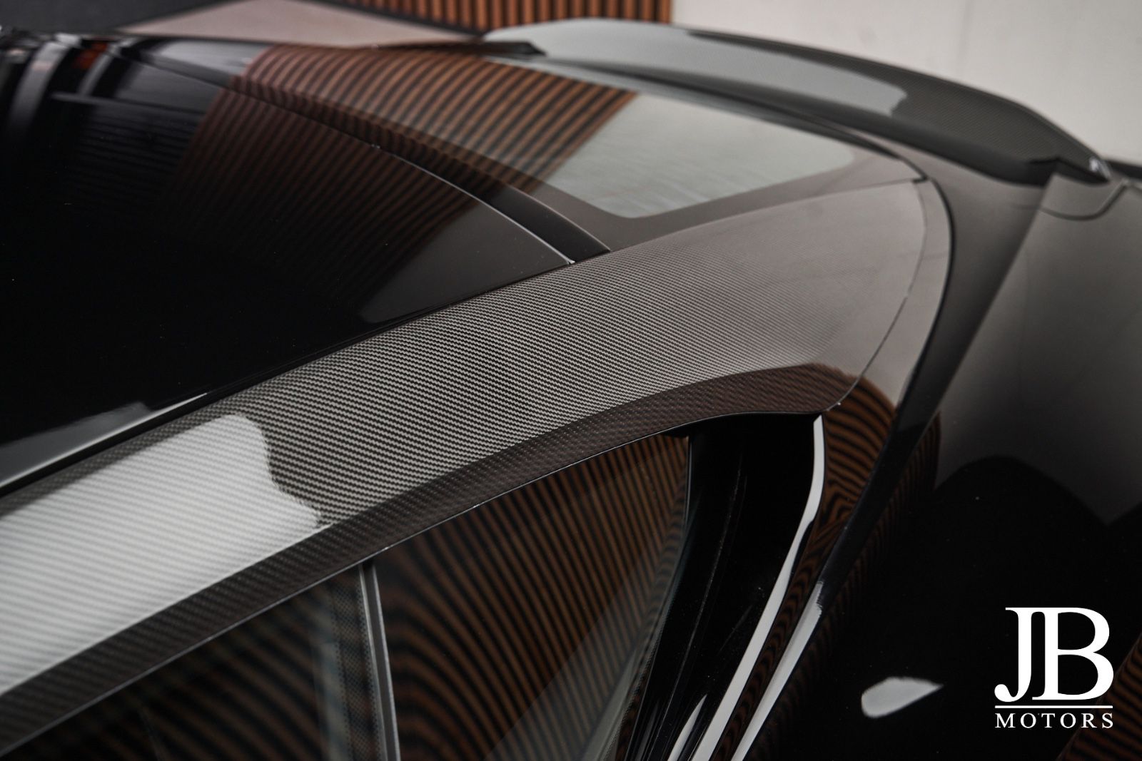 Fahrzeugabbildung Aston Martin DBS V12 770 Ultimate Carbon Performance Seats