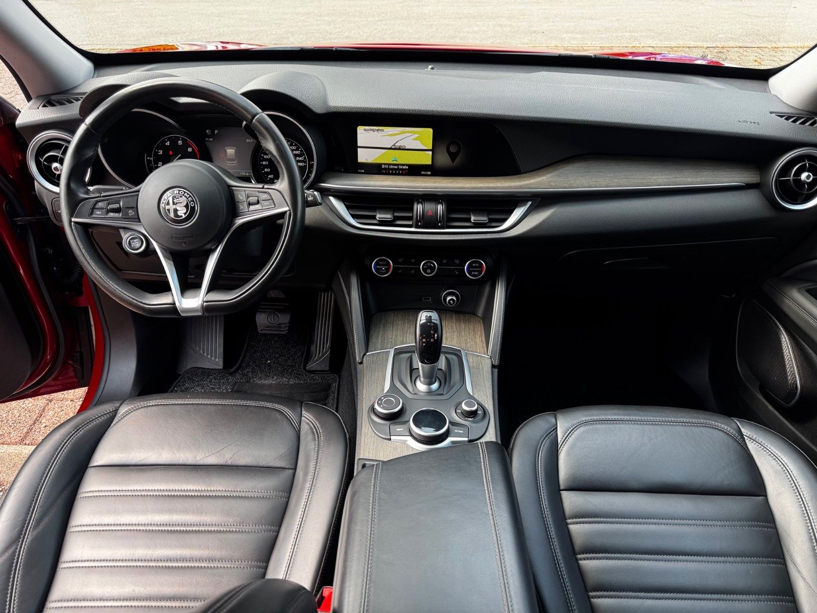 Fahrzeugabbildung Alfa Romeo Stelvio Super 280PS AT Q4 MEMORY NAVI EL. HECKKL