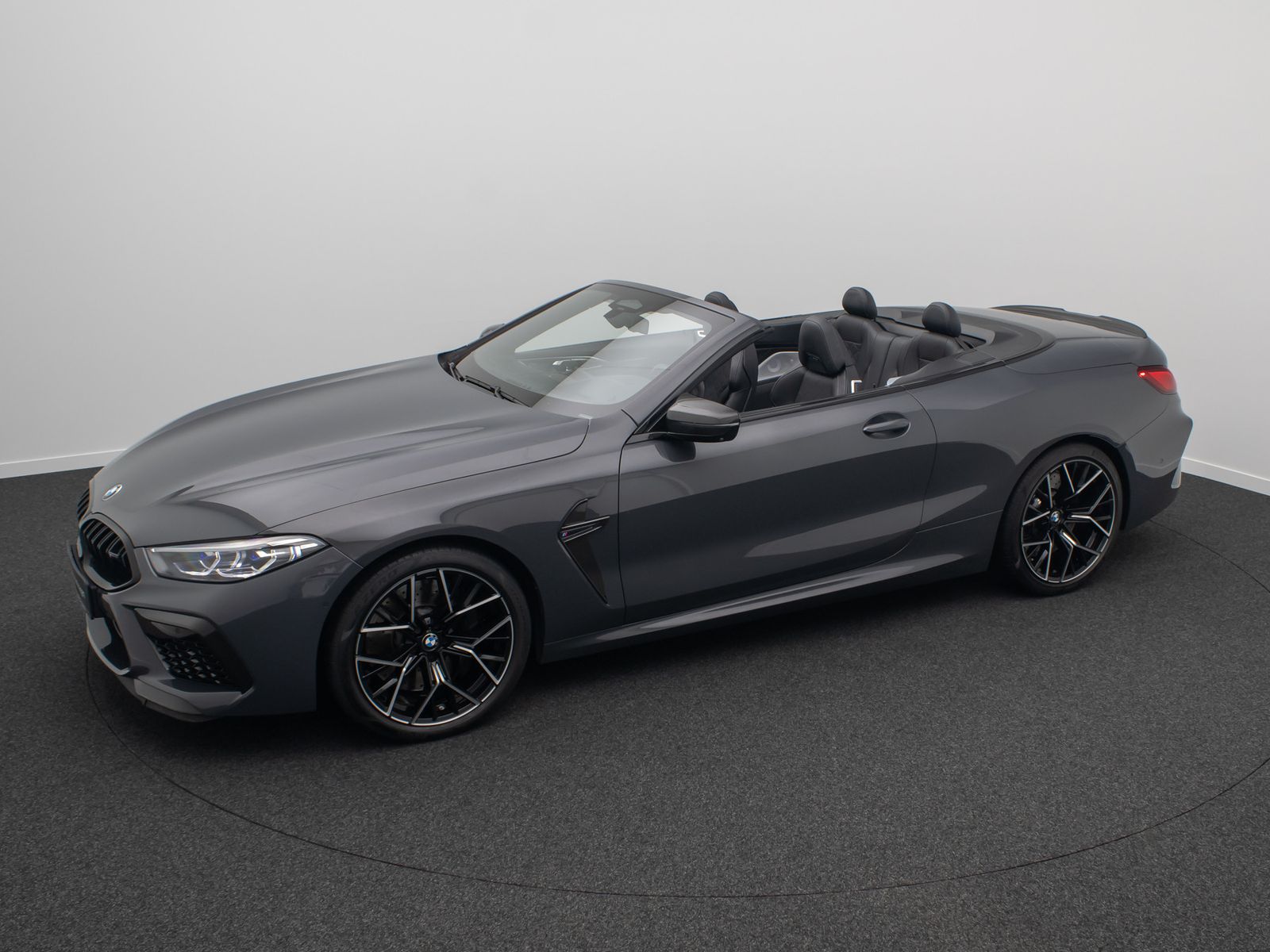 Fahrzeugabbildung BMW M8 Competition xD Cabrio B&W 360°Laser DAB Voll