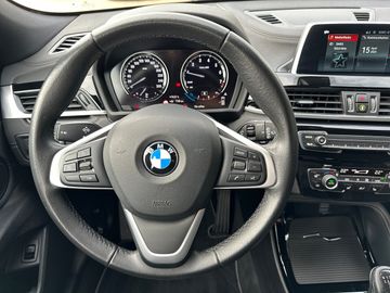 BMW X2 sDrive18i  LED RFK Navi Tempomat Klimaaut.