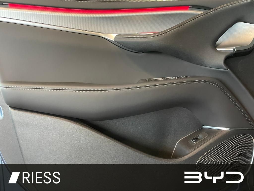 BYD SEALION 7