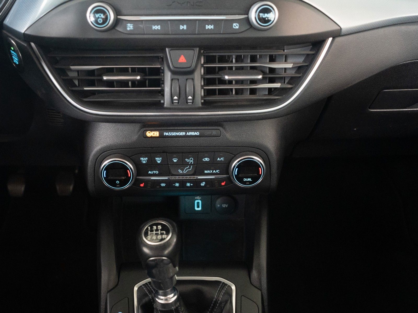 Fahrzeugabbildung Ford Focus Turnier Active WINTER-P/AHK/NAVI/KEYFREE