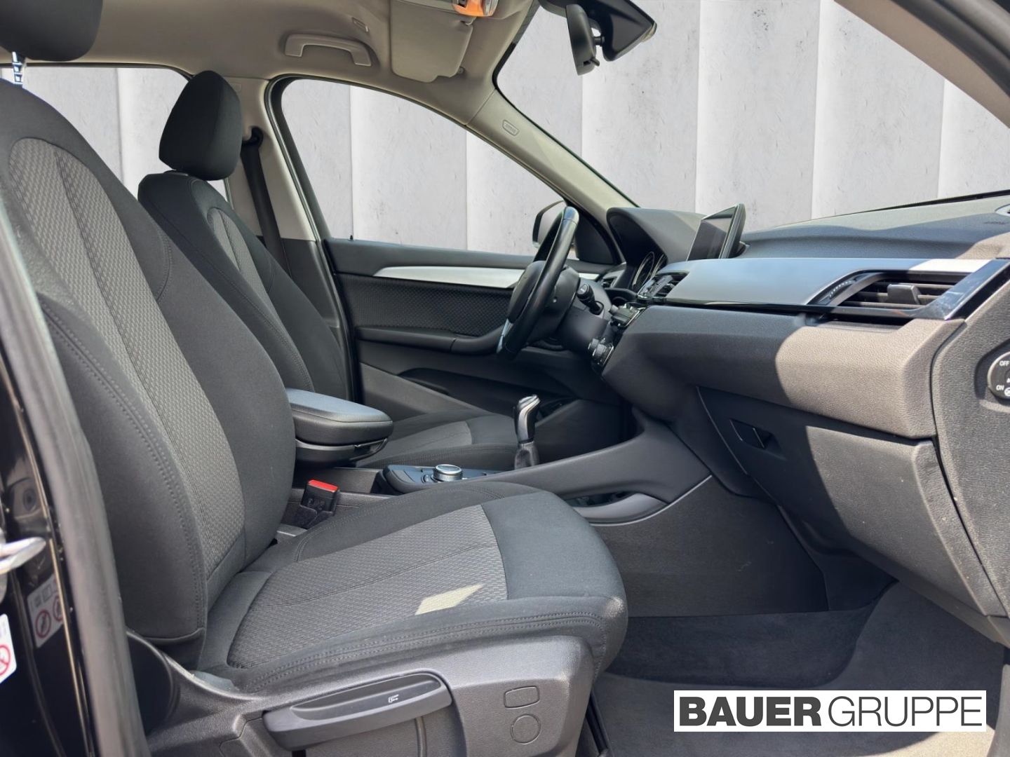 BMW X1 sDrive18d Advantage RFK AHK Navi LED El. Heck foto 19