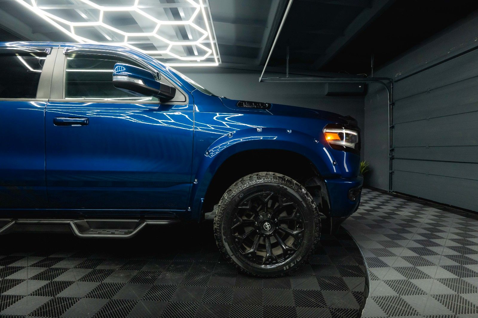 Fahrzeugabbildung Dodge RAM 5.7 V8 HEMI 4x4 OFFROAD Night Limited 19%