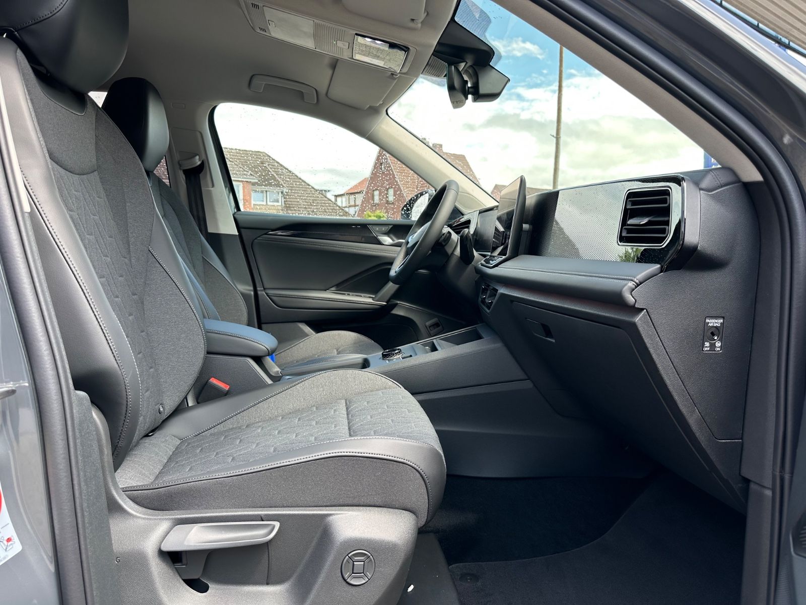 Fahrzeugabbildung Volkswagen Tiguan 1.5 eTSI Life DSG Navi/AHK/ACC/LED/SHZG