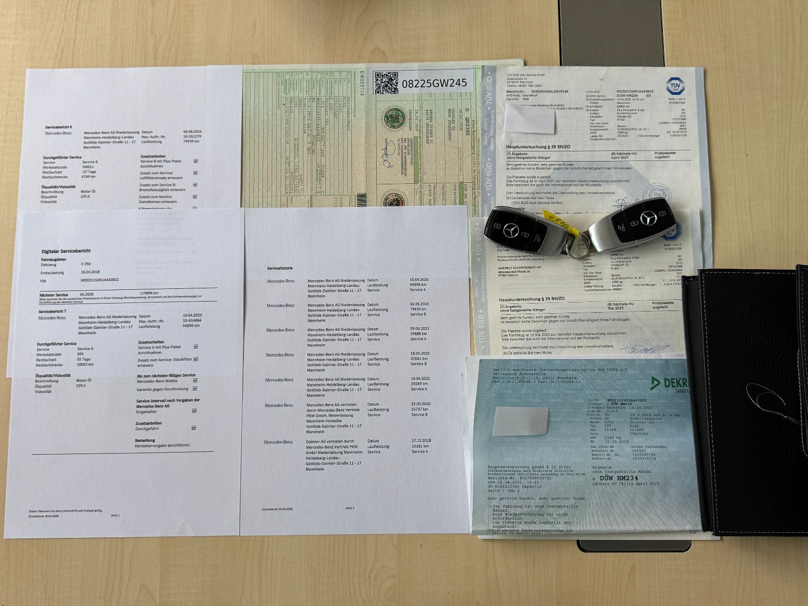 Fahrzeugabbildung Mercedes-Benz E 250 T 9GT 2X AMG LINE DISTRONIC MEMORY 20 ZOLL