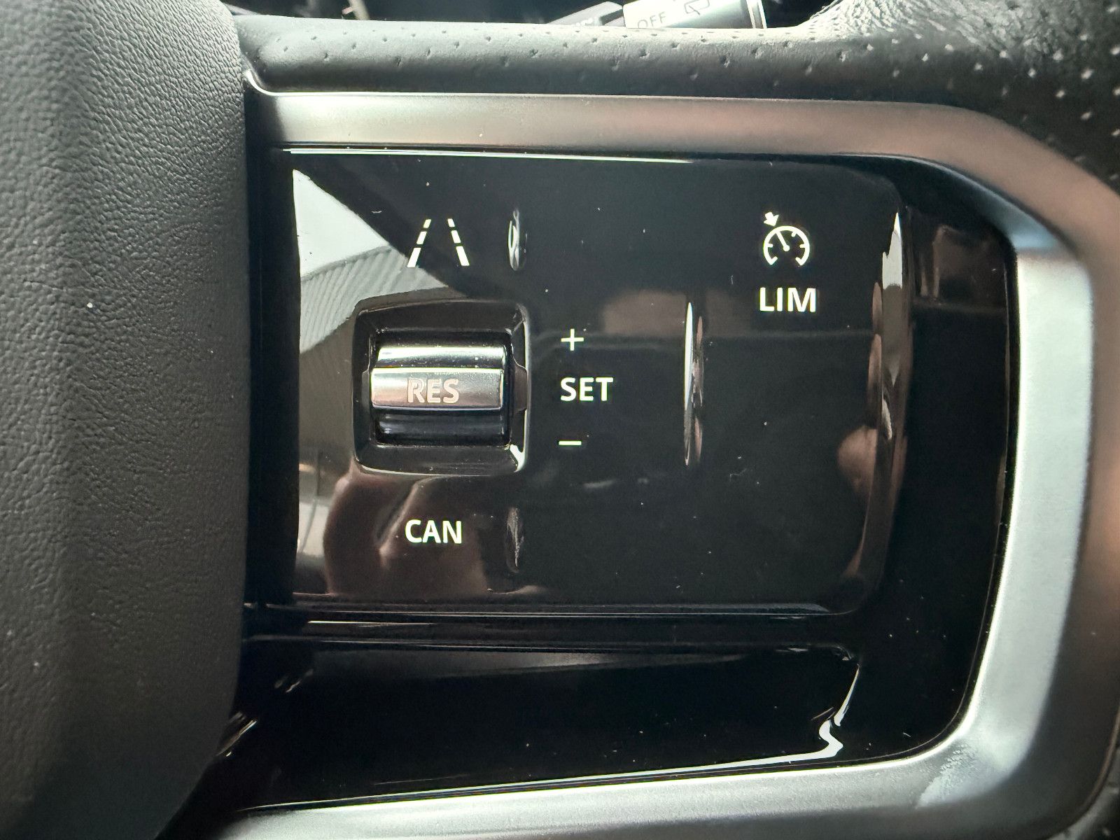 Fahrzeugabbildung Land Rover Discovery Sport R-Dynamic S AWD/LEDER/KAMERA/ACC