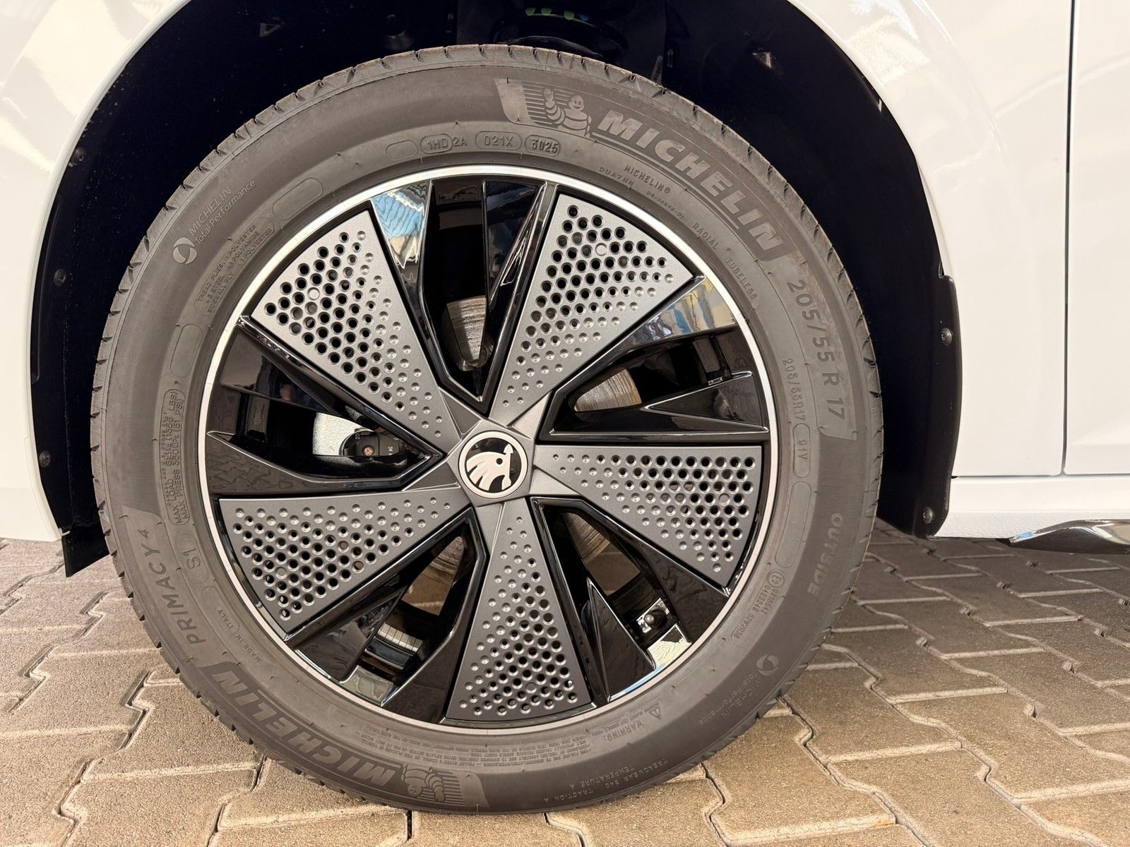 Fahrzeugabbildung SKODA Kamiq Monte Carlo 1,5 TSI DSG +Sportpaket +Navi