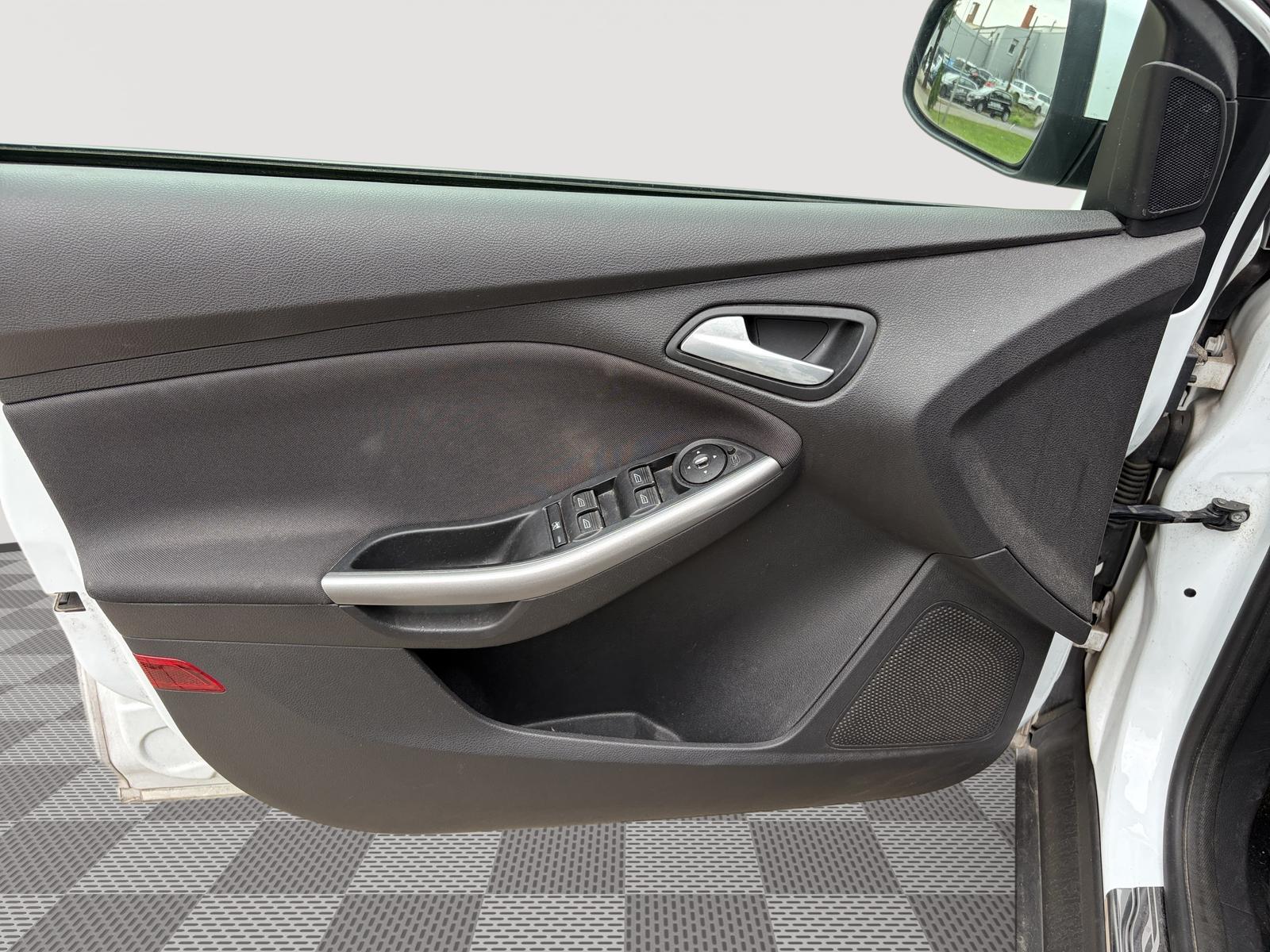 Ford Focus 2013 — photo 25