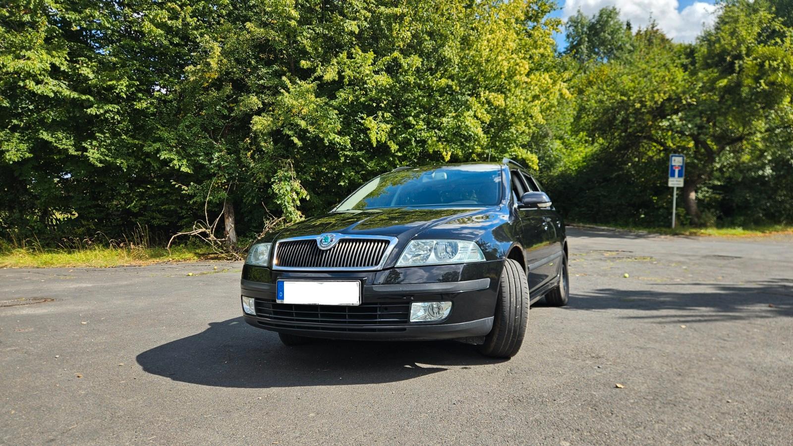 Skoda Octavia 2007 — rear view