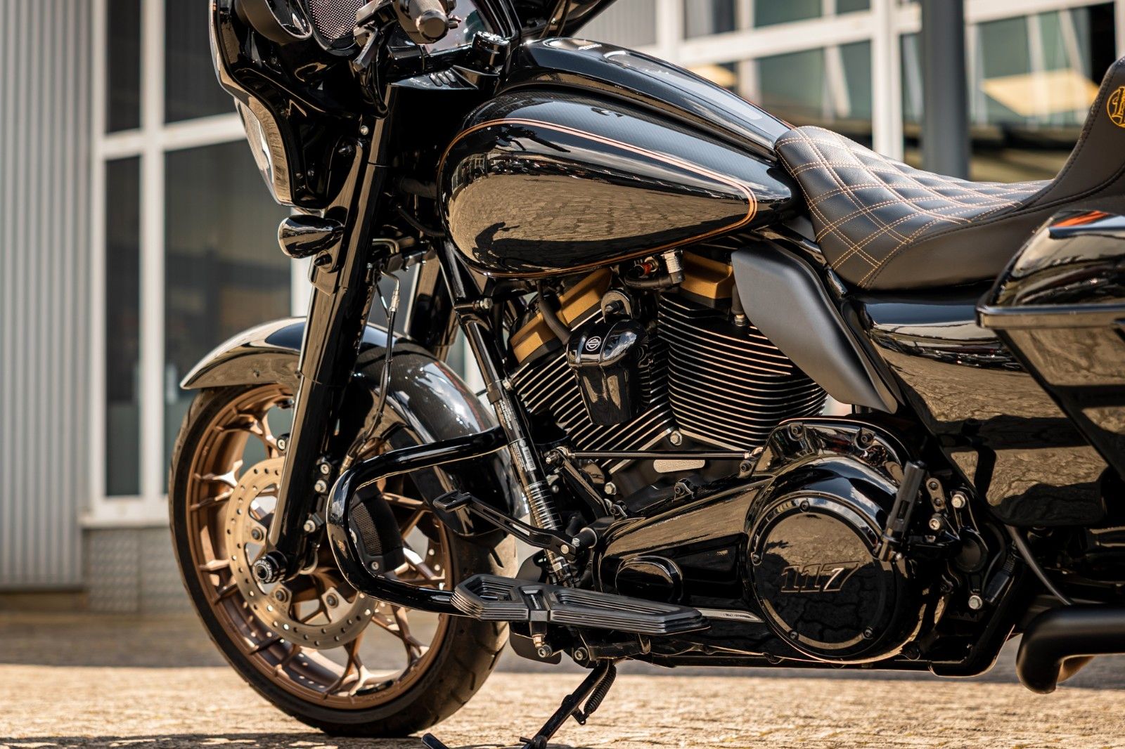 Fahrzeugabbildung Harley-Davidson FLHXST STREET GLIDE ST 117-JEKILL & HYDE- Öhlins