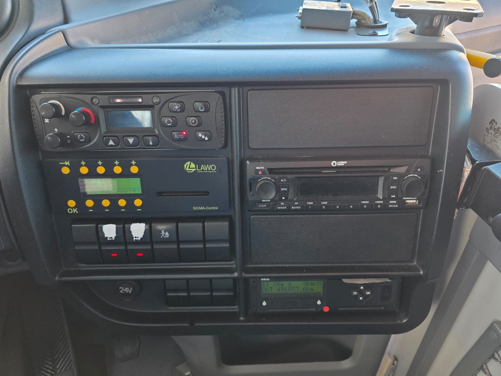 Fahrzeugabbildung Iveco Crossway LI6C 12 Klima Intarder 45+26+1