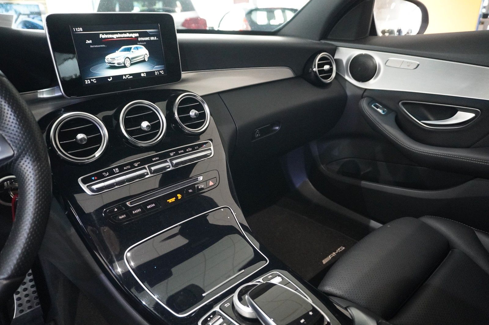 Fahrzeugabbildung Mercedes-Benz C 200 T AMG LINE 9G-TRONIC NAVI/LED/PANO./SPORT