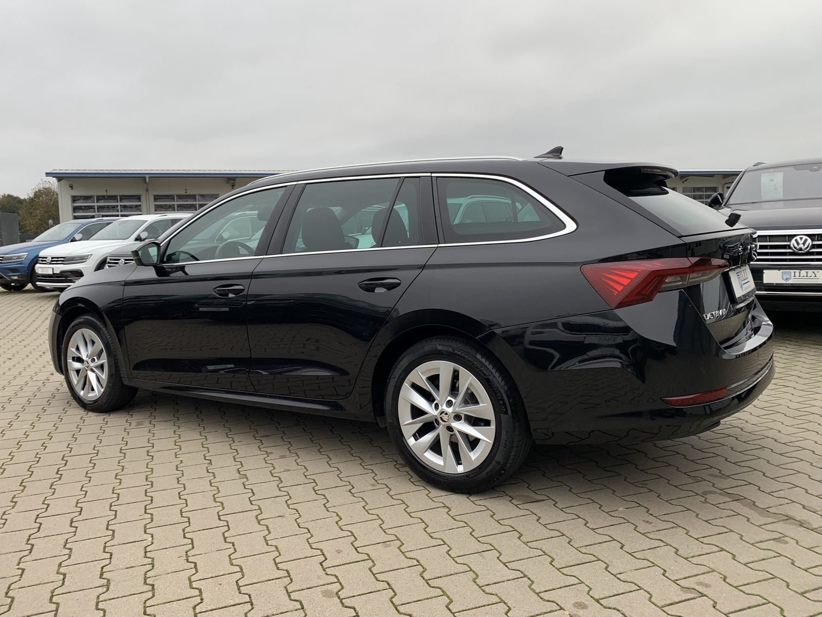 Fahrzeugabbildung SKODA Octavia 2.0 TDI*AHK*Matrix-Beam*HeadUp*