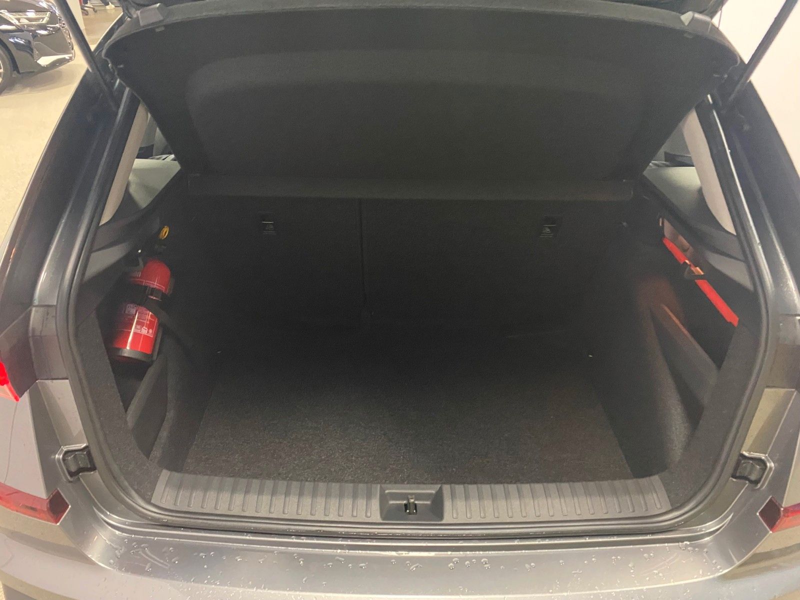 Fahrzeugabbildung SKODA Kamiq 1.5 TSI DSG Selection+SITZHEIZUNG+KAMERA++