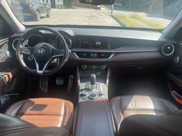 Alfa-Romeo Stelvio - 10