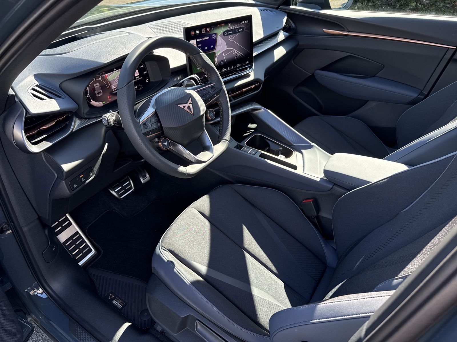 Cupra Terramar 1.5 eTSI DSG, AHK, PANO, HEAD-UP imagem 3