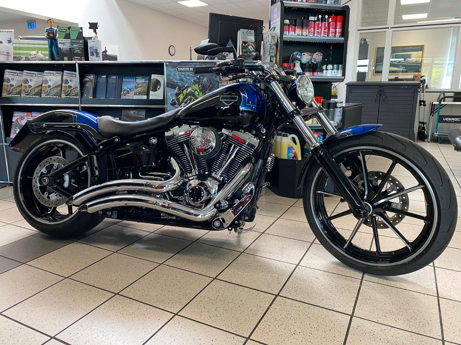 Harley-Davidson Softail Breakout FXSB 103 "Vance&Hines"