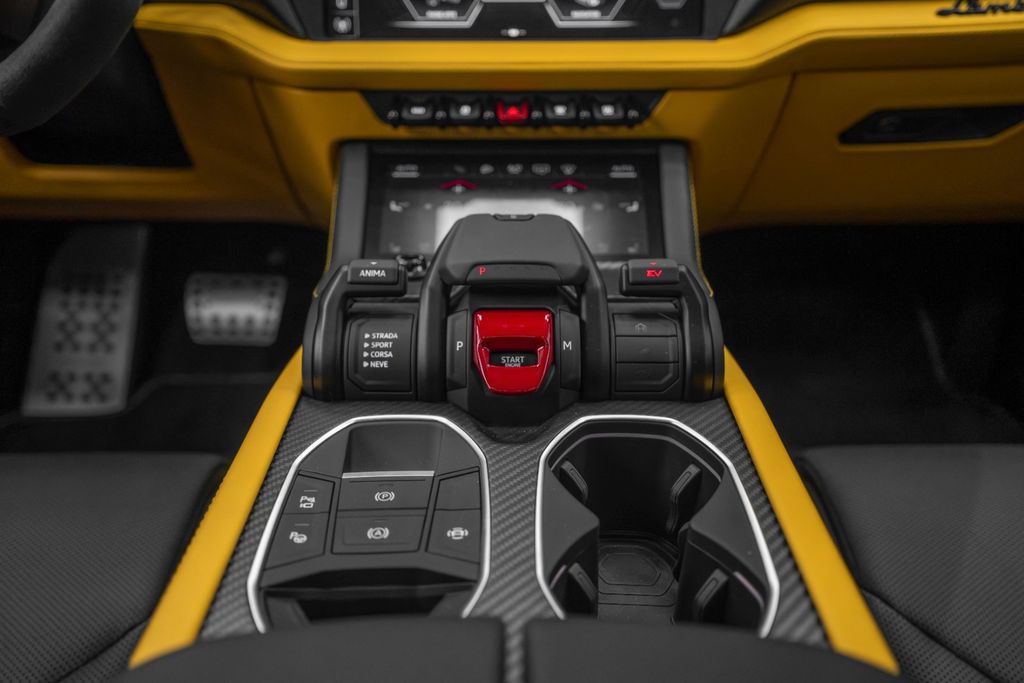 Urus 4.0 V8 SE 2026 BRABUS FULL CARBON AKRAPOVIC - Bild 25