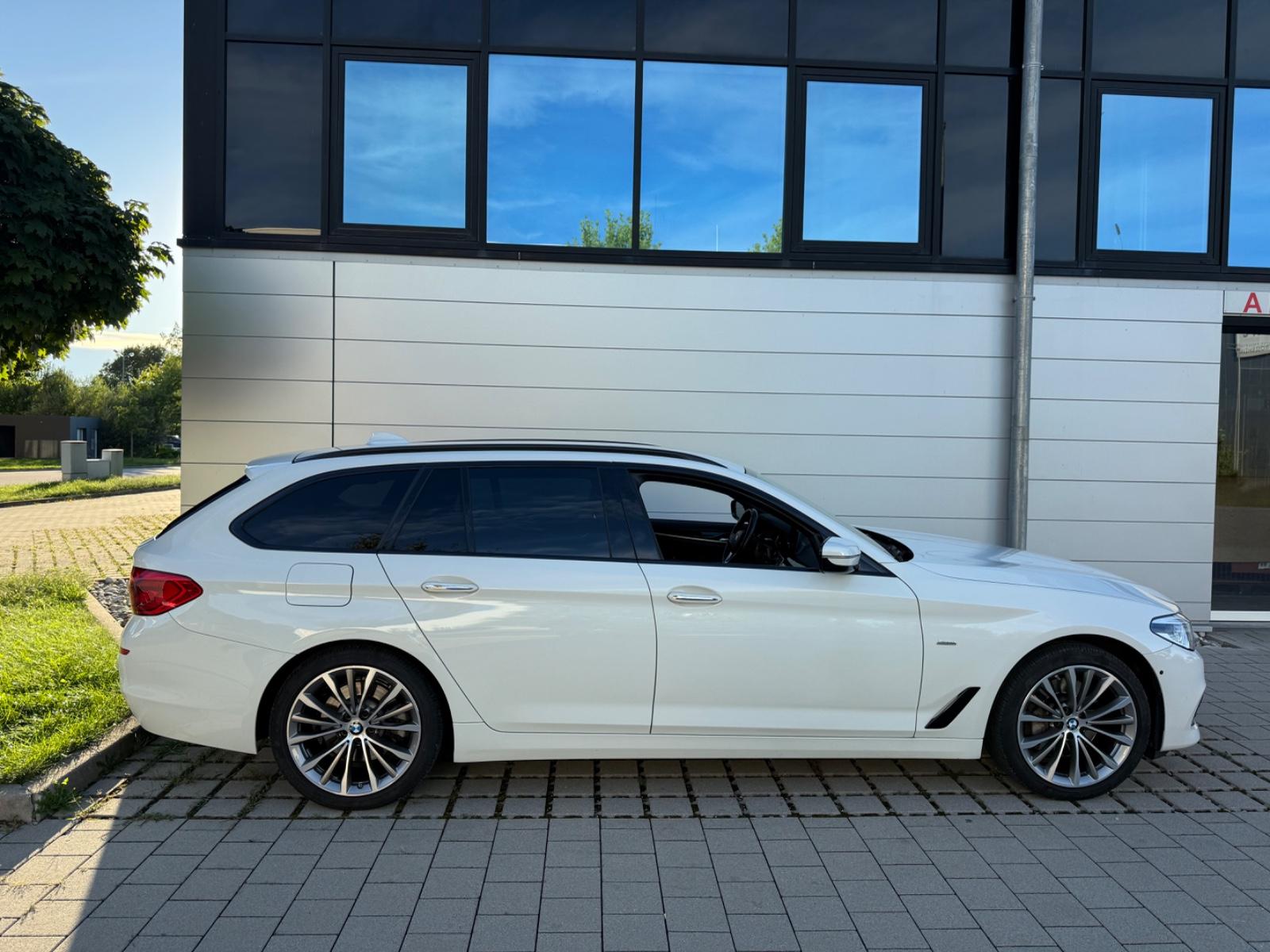 BMW 530i xDrive Touring Sport Line Leder/HUD/ACC