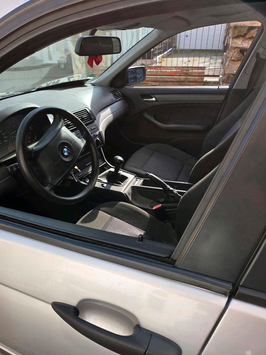 BMW 318 2004 — photo 12