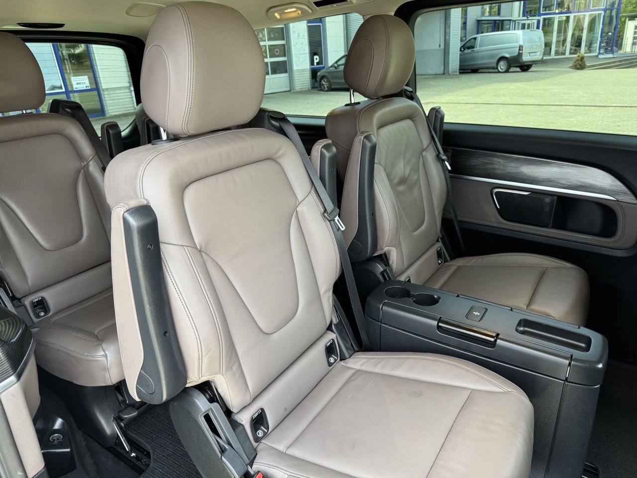 Fahrzeugabbildung Mercedes-Benz V 300d Avantgarde Ed. 4x4 Distronic*AHK*Standhzg
