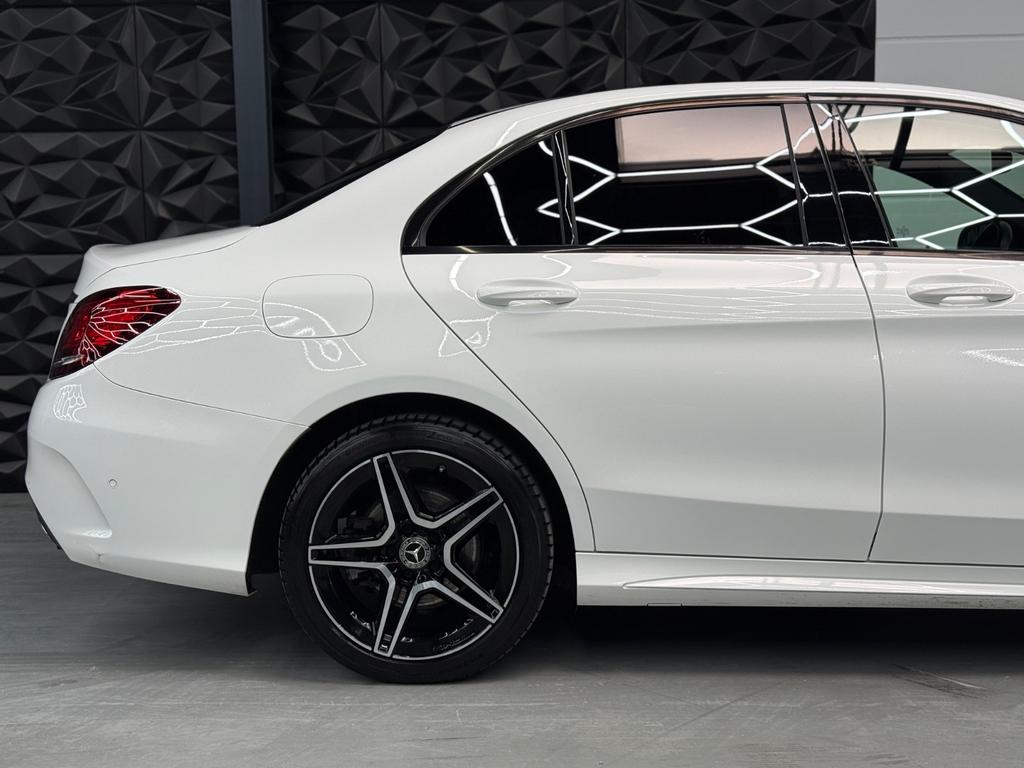Mercedes-Benz C 300 de AMG Night, Foto 15 von 50