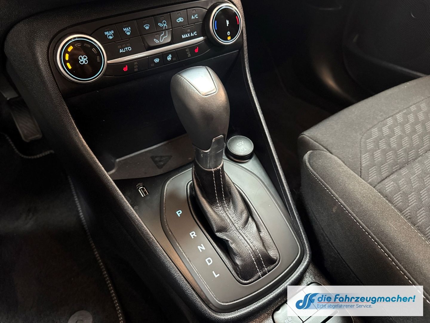 Fahrzeugabbildung Ford Fiesta Titanium X Navi LED Blendfreies Fernl. Ku