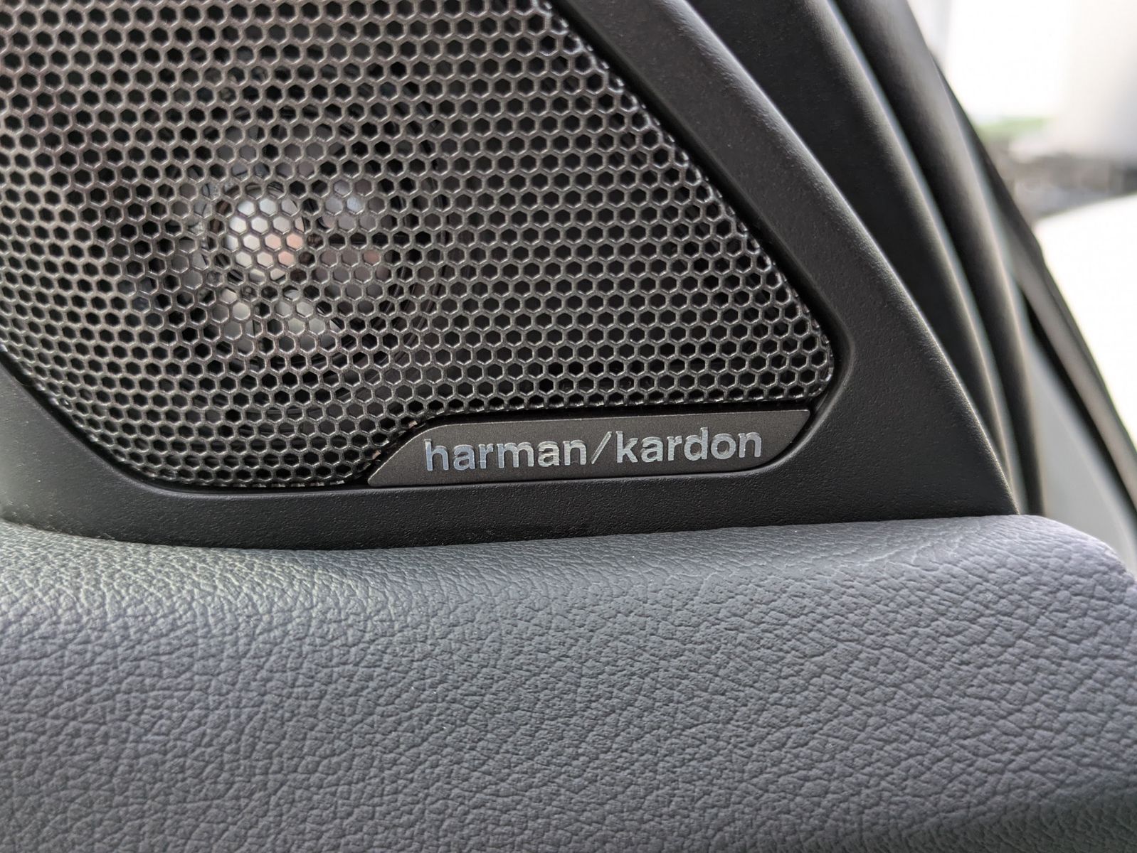 Fahrzeugabbildung BMW 120 i M Sport SHADOW*ACC*KAMERA*H&K*AHK*LED*DAB