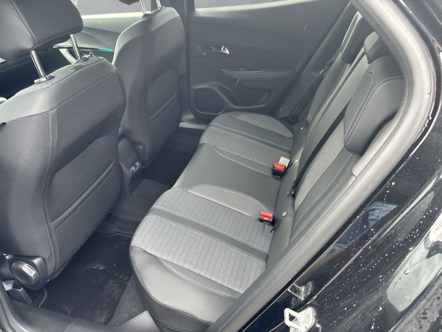 Fahrzeugabbildung Peugeot 2008 Allure Pack 1.2 PureTech 130 *Rückfahrkamer