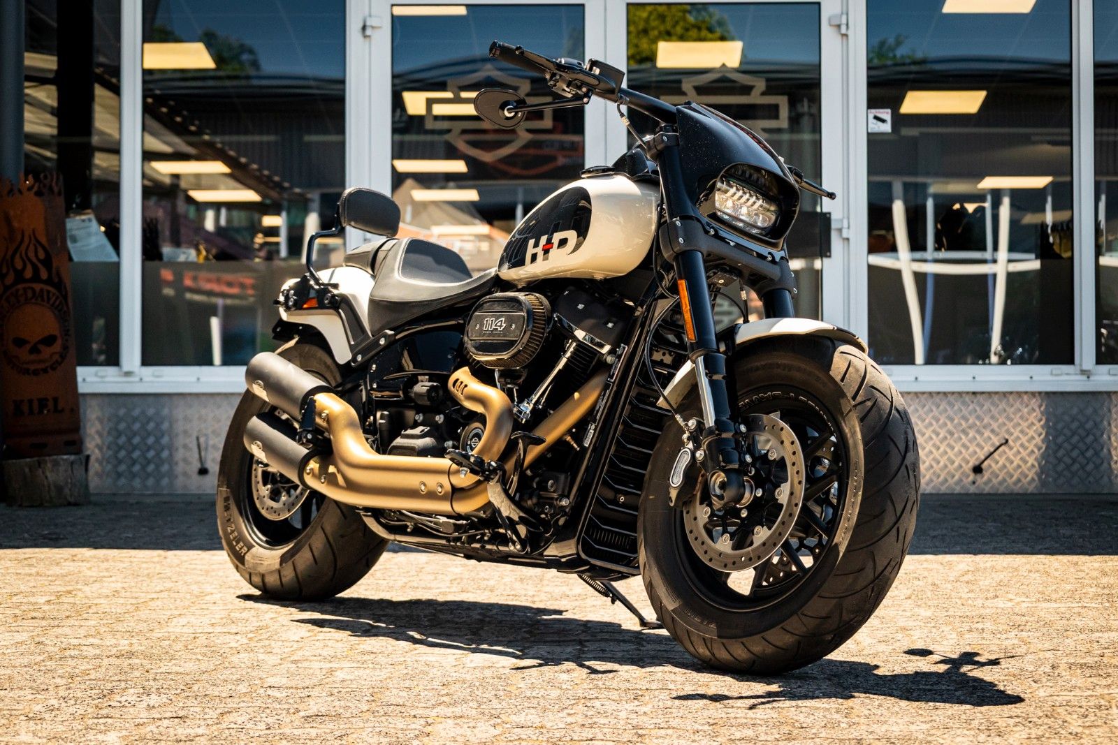 Fahrzeugabbildung Harley-Davidson FXFBS FAT BOB 114 CUI SOFTAIL - JEKILL&HYDE -