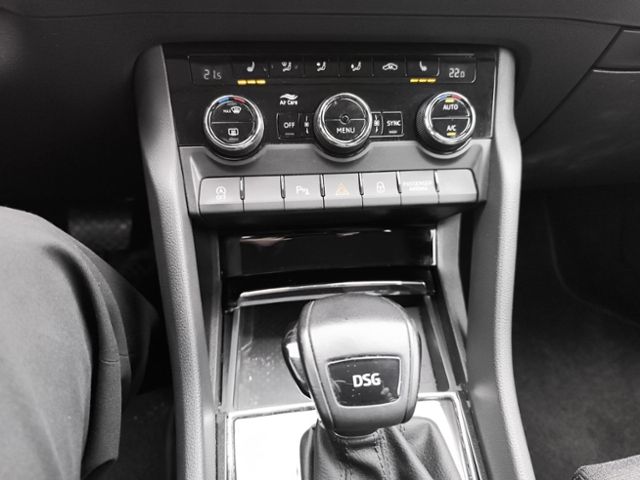 Fahrzeugabbildung SKODA Karoq 1.6 TDI SCR DSG Style LED NAVI KESSY SMART