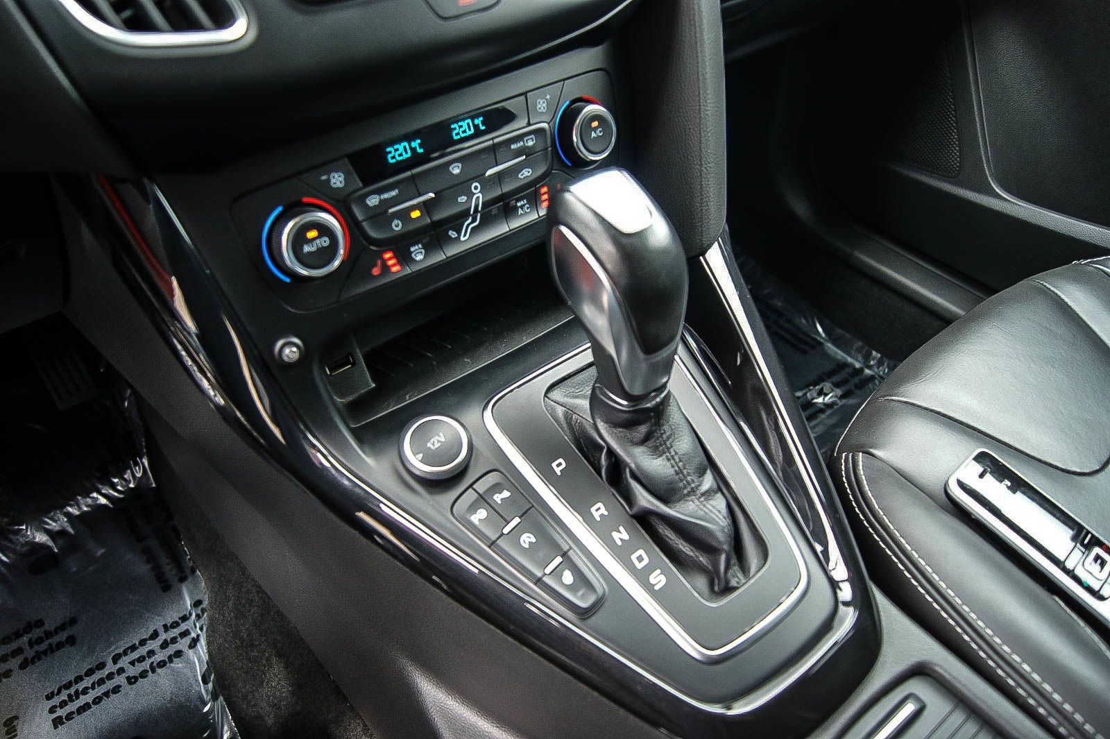 Fahrzeugabbildung Ford Focus Turnier 1.5 Titanium Aut RACEROT ACC STHZG