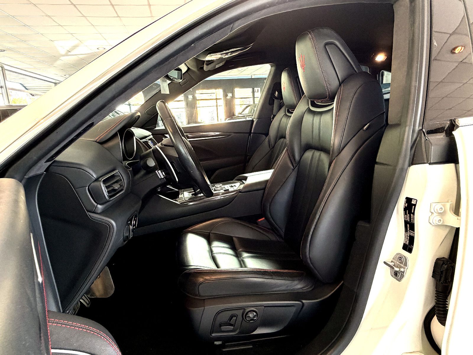 Fahrzeugabbildung Maserati Levante S/CARBON/HARMAN-KARDON/KAMERA/BRD