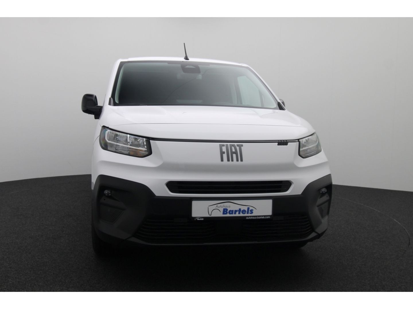 Fahrzeugabbildung Fiat Doblo E- Kastenwagen XL 100 kW digit.Rückspiegel