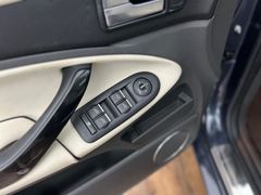 FORD Kuga Titanium / RENTNER/ NUR 53.tKM /AHK /AUTOM FORD Kuga Titanium / RENTNER/ NUR 53.tKM /AHK /AUTOM