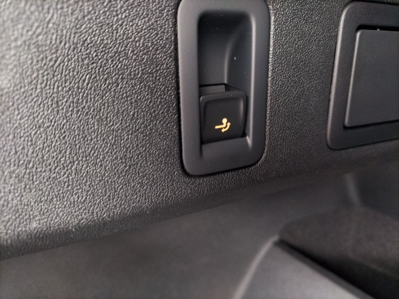 Fahrzeugabbildung Volkswagen Tiguan TDI Elegance DSG 4M LED AHK Navi HUD Pano