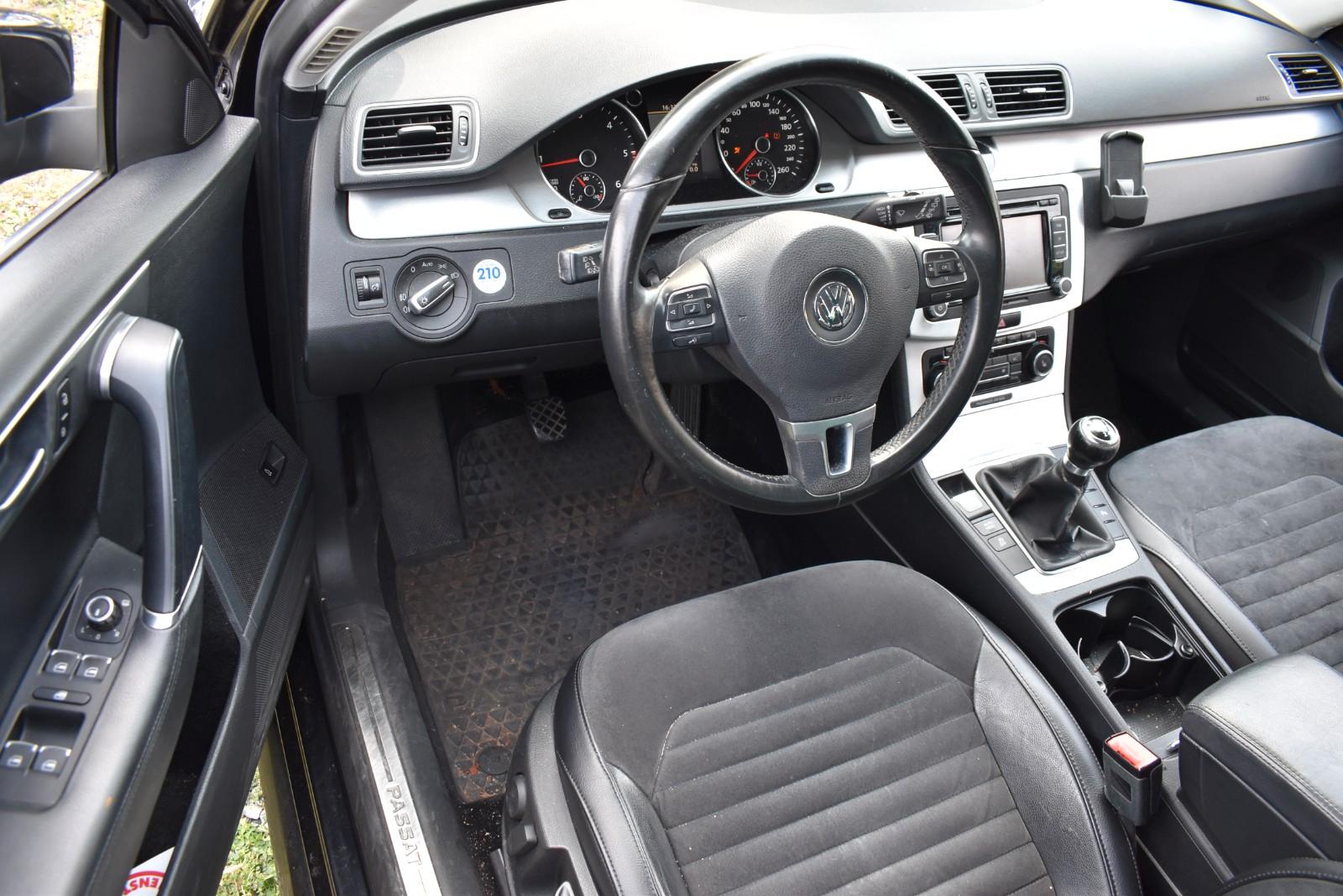 Volkswagen Passat 2011 — photo 17