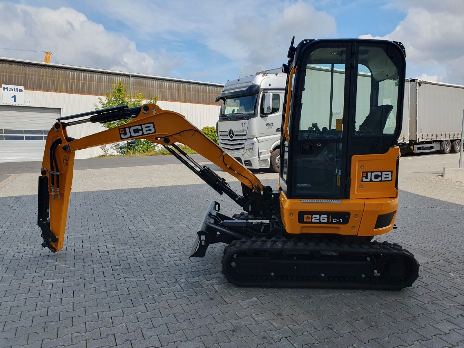 Fahrzeugabbildung JCB 26C-1 Pro Cab / Neufahrzeug / Planierschild