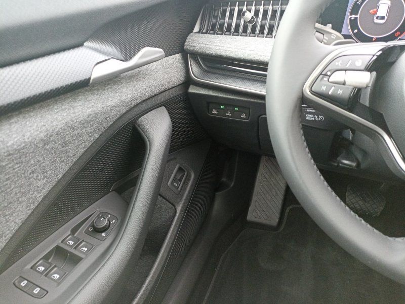Fahrzeugabbildung SKODA Superb Combi 2.0 TDI Selection DSG AHK+ASSISTENT