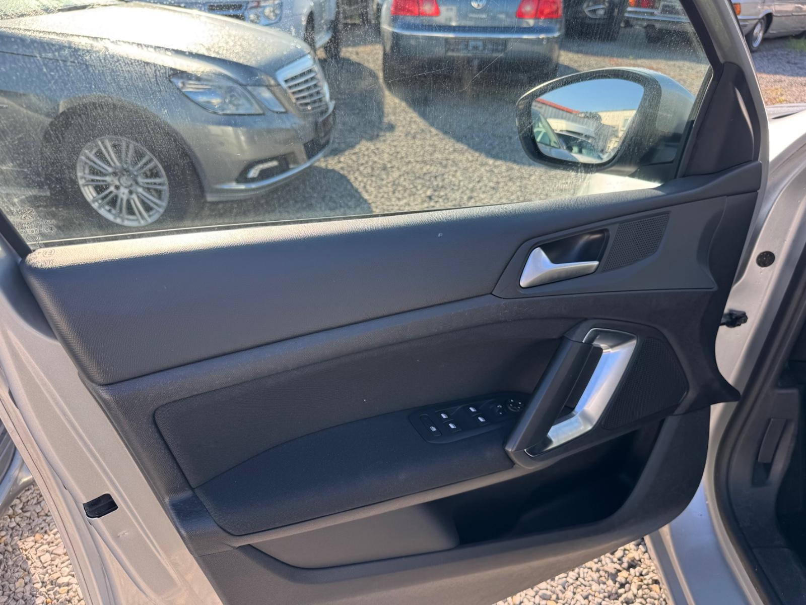 Peugeot 308 2015 — photo 12