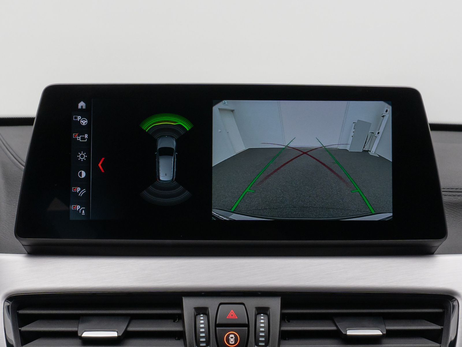 Fahrzeugabbildung BMW X1 sD20i SportLine Kamera HUD DAB HiFi Alarm LED