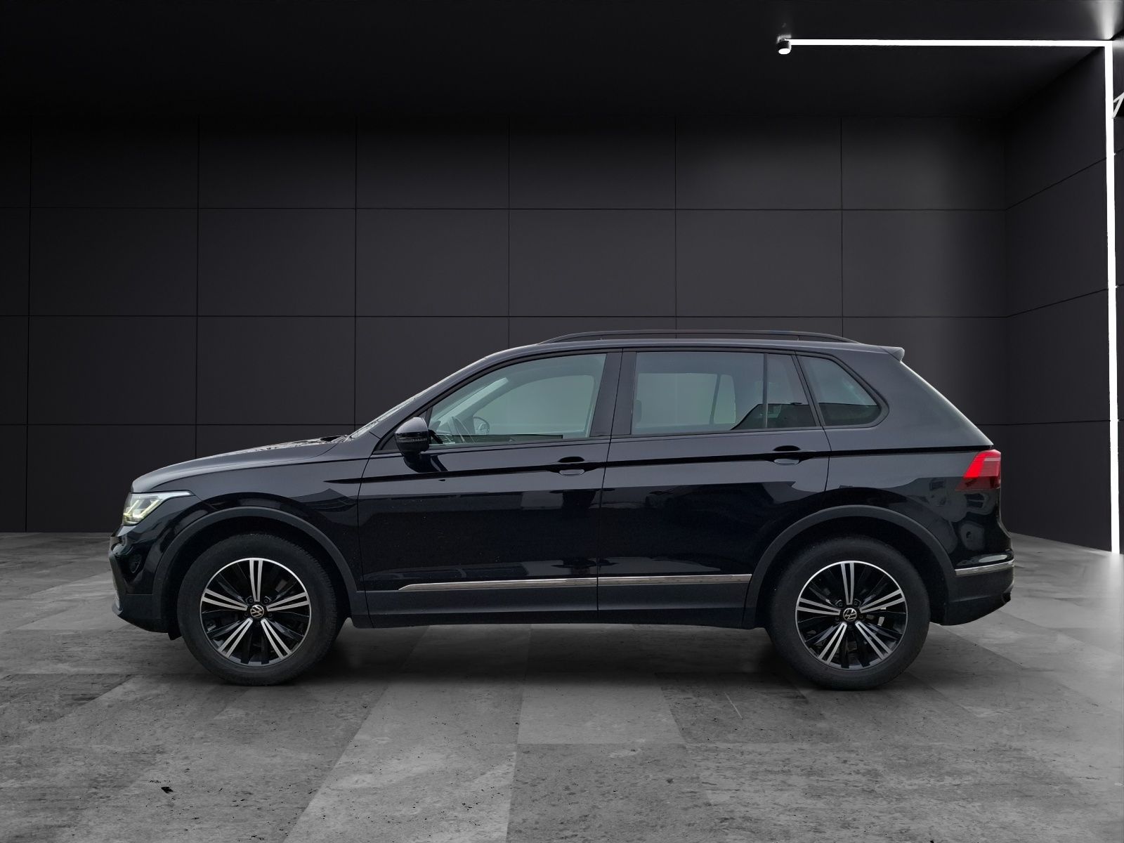 Fahrzeugabbildung Volkswagen Tiguan TDI Life DSG 4M Standhzg Matrix Navi ACC