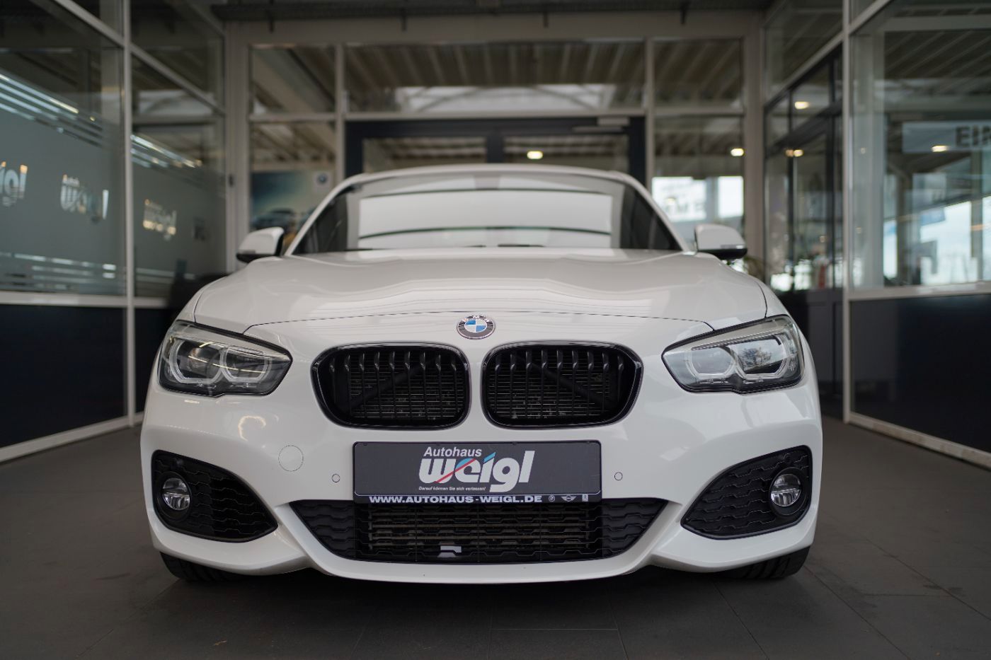 Fahrzeugabbildung BMW 116i M Sport LED+Navi+PDC+Parkassist+HiFi+