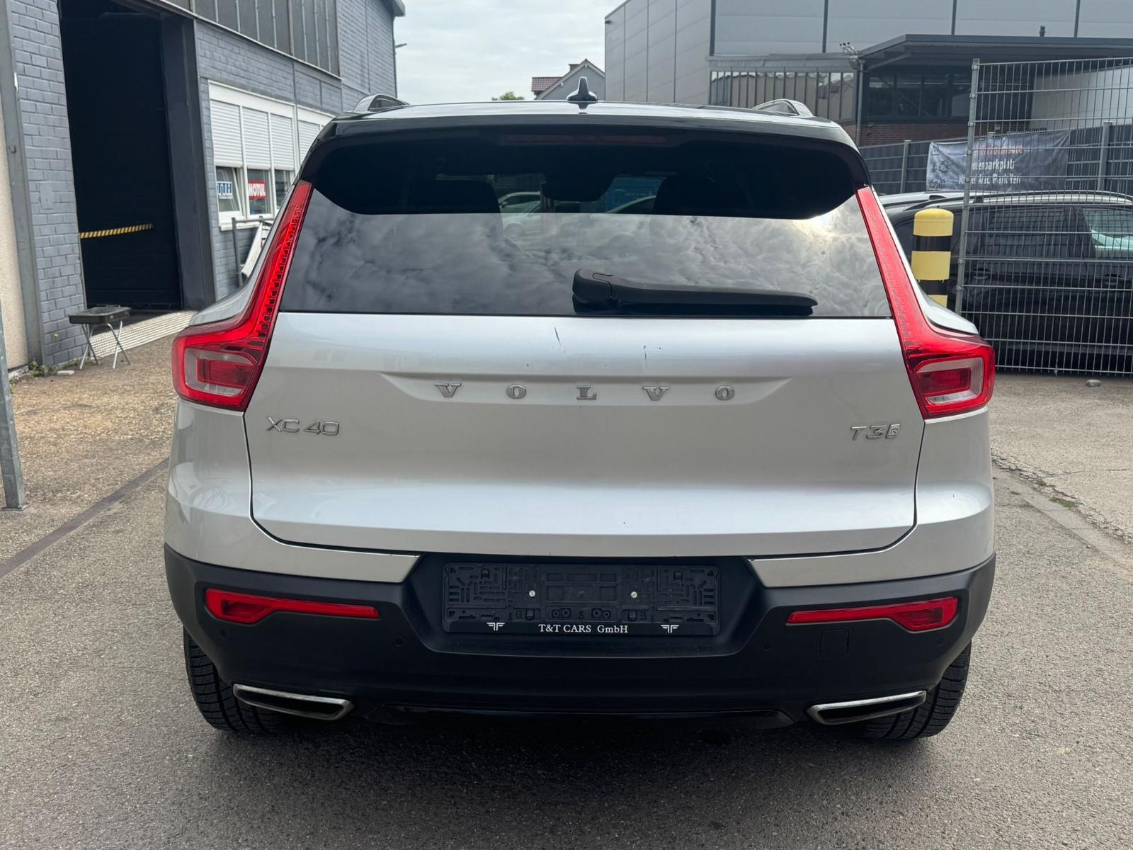 Volvo XC40 R Design 2WD T3-Xenium-Sensus-Kamera-Pano-