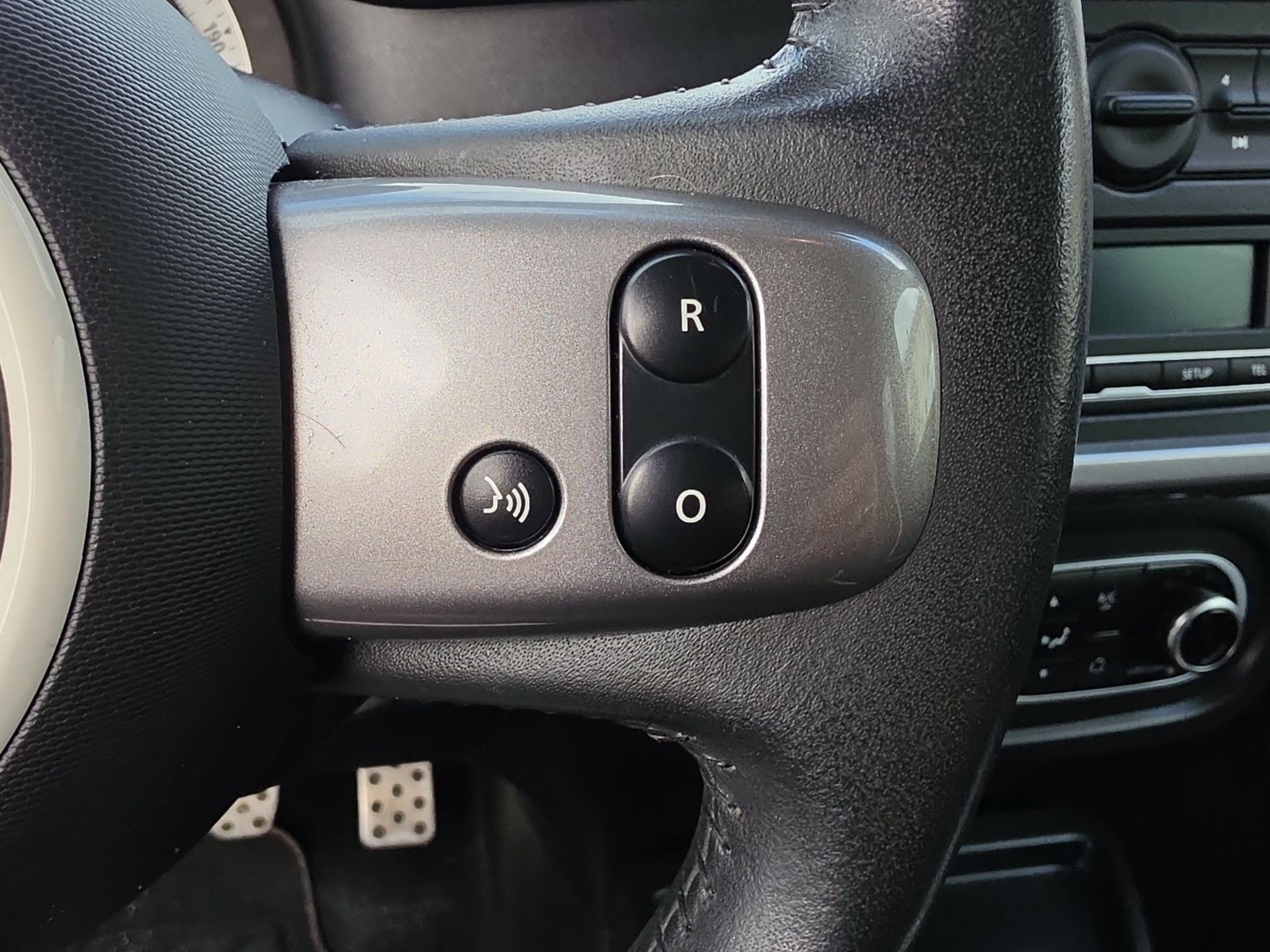Fahrzeugabbildung Renault Twingo GT Tempomat SHZ PDC TÜV NEU