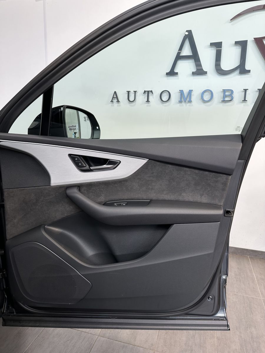Fahrzeugabbildung Audi Q7 50 TDI S-Line Black 7Sitzer NAV+MATRIX+AHK+VC